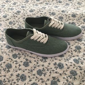 Universal Thread Green Canvas Sneakers NWOT
